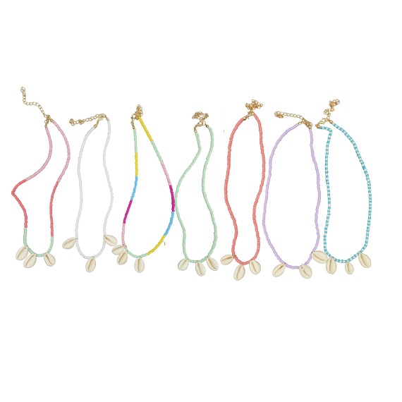 Lot 35 colliers Cauri et perles